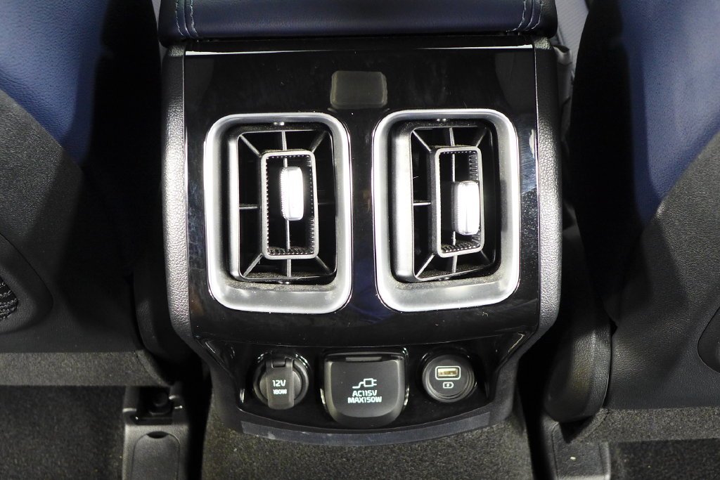 Used 2023 Snow White Pearl Kia SX Prestige image 23
