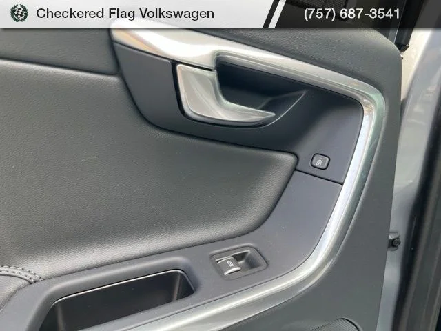 Used 2017 Bright Silver Metallic Volvo T5 image 24