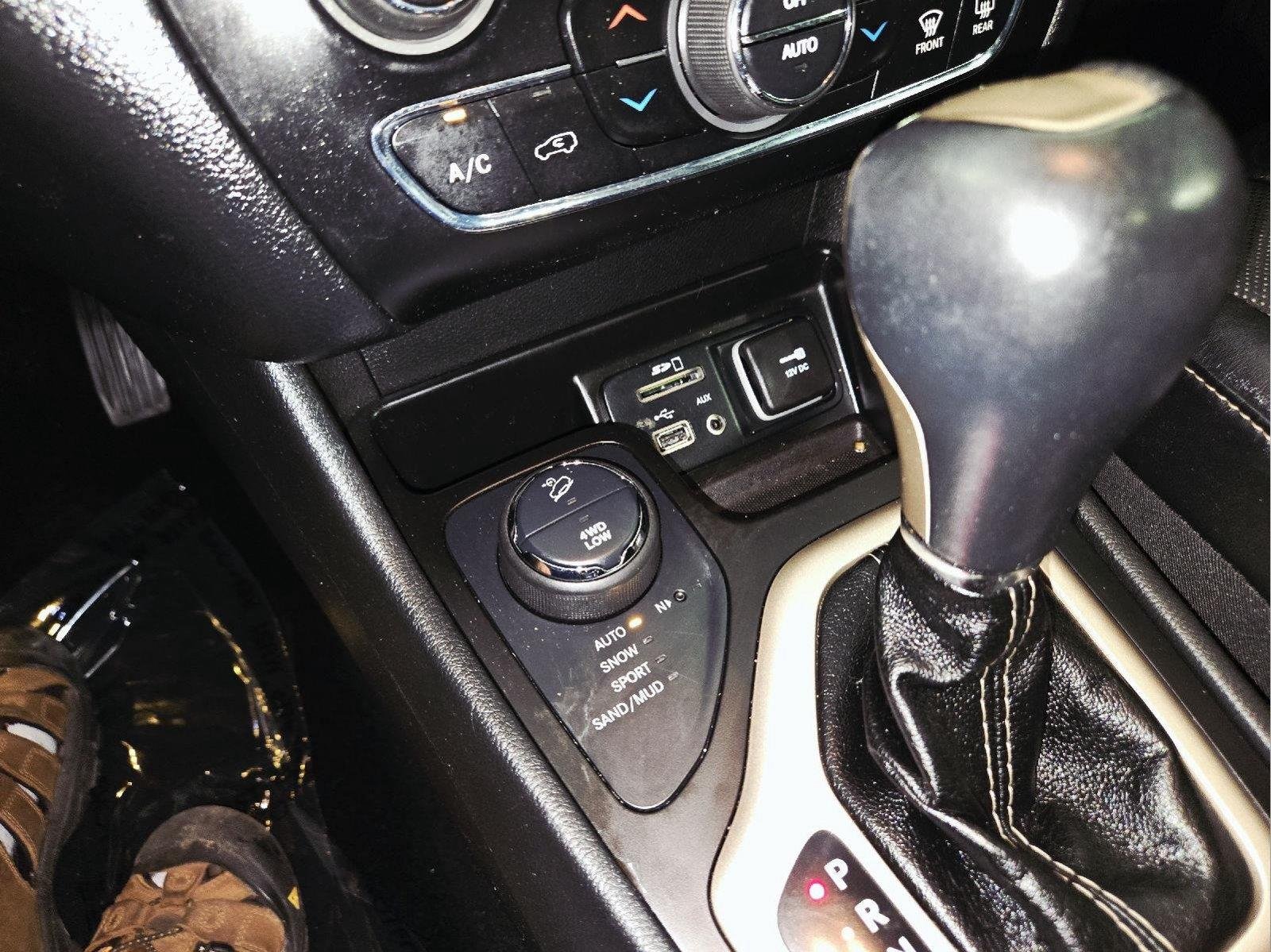 Used 2014 Brilliant Black Crystal Pearlcoat Jeep Limited image 38