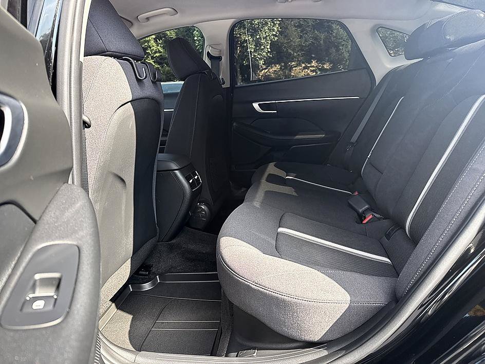 Used 2025 Abyss Black Hyundai SEL image 12