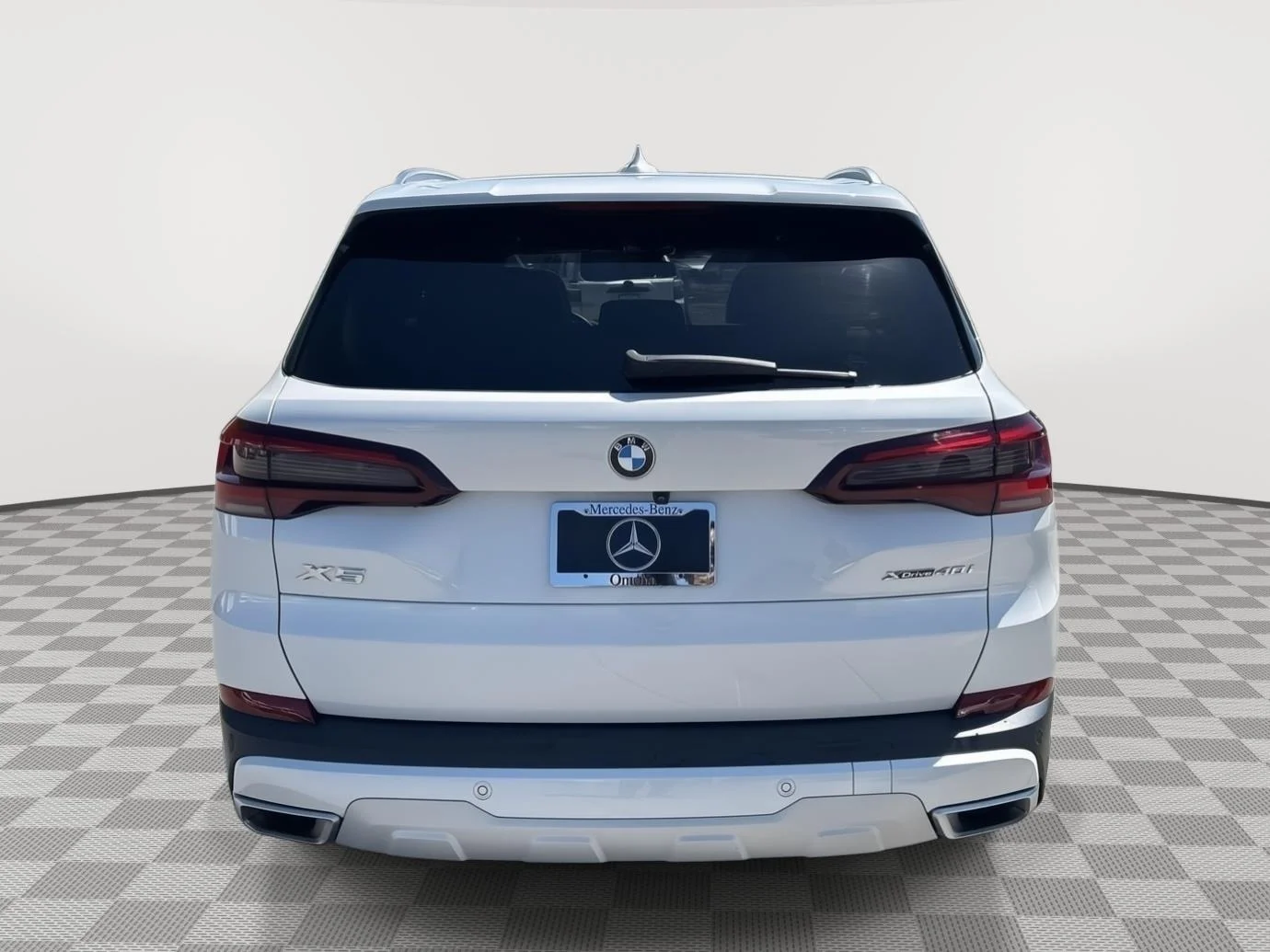 Used 2023 Mineral White Metallic BMW xDrive40i image 4