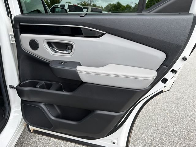 Used 2025 White Honda EX-L image 16