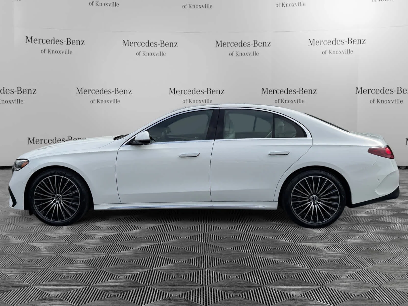 New 2026 Polar White Mercedes-Benz E 350 image 2