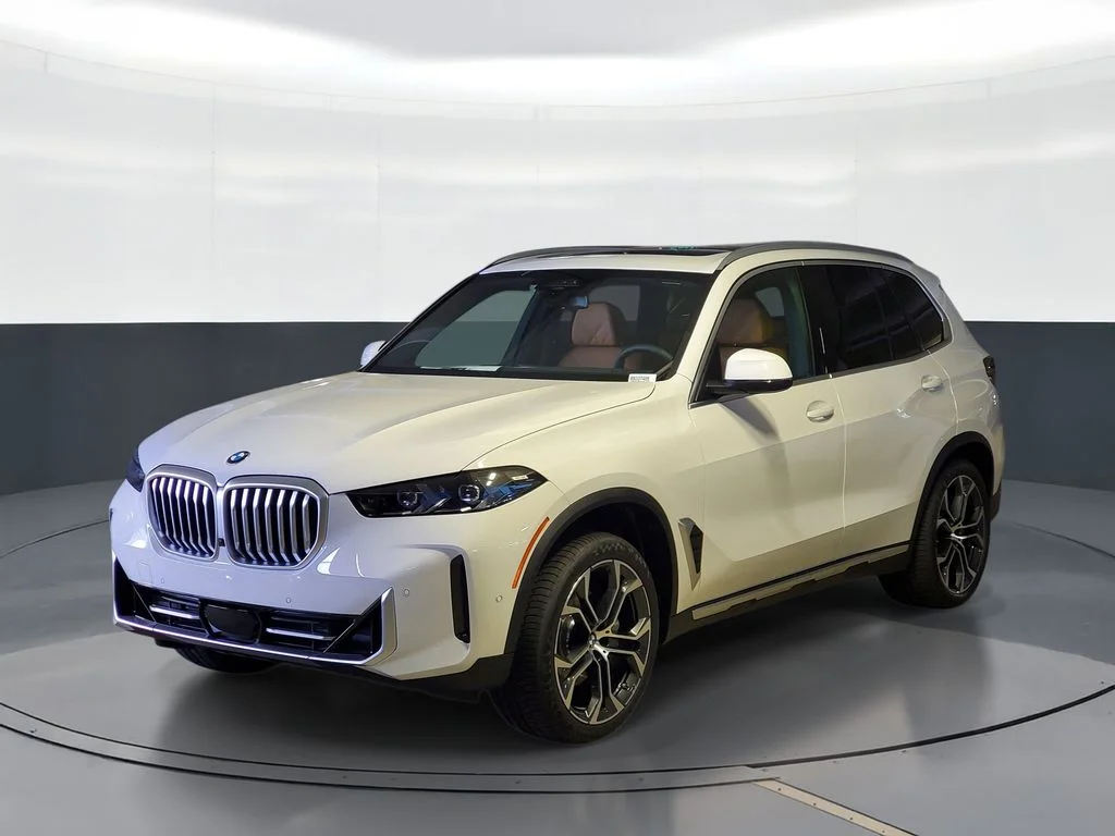 Used 2026 White BMW sDrive40i image 1