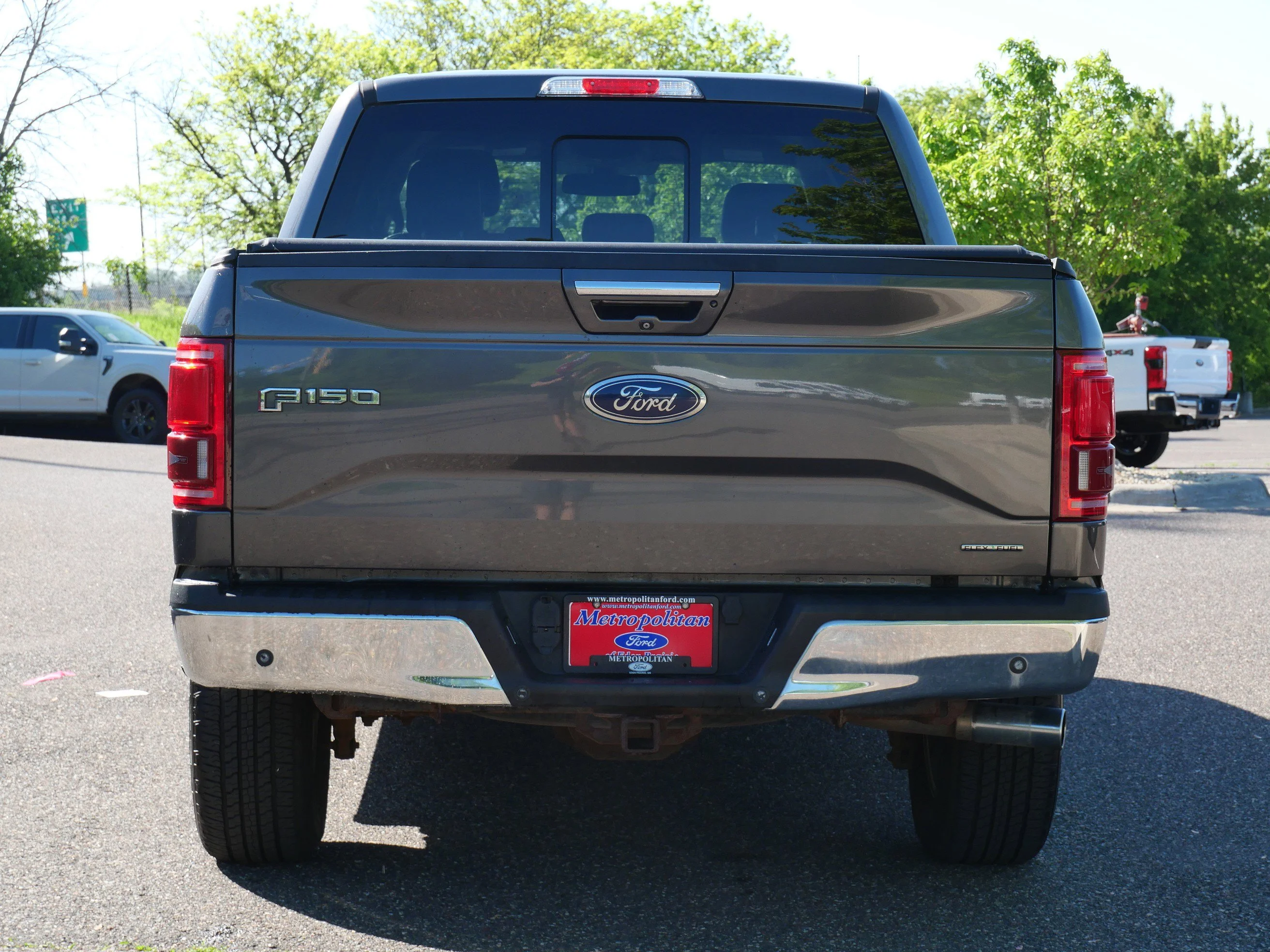 Used 2015 Magnetic Metallic Ford Lariat image 5