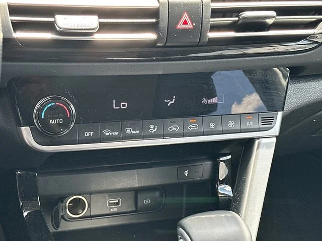 Used 2022 White Kia SX image 25