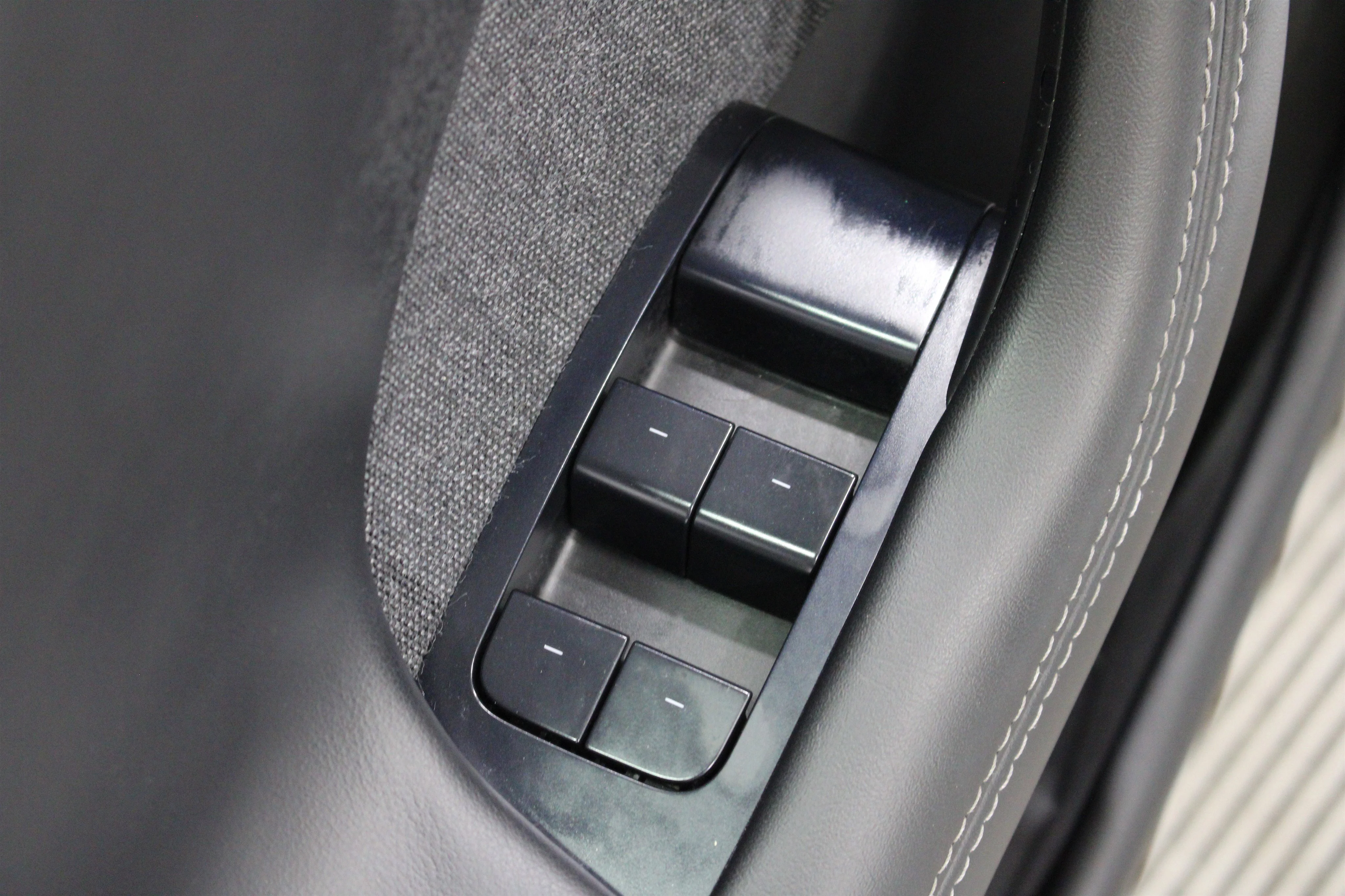Used 2021 Pearl White Multi-Coat Tesla Plaid image 7