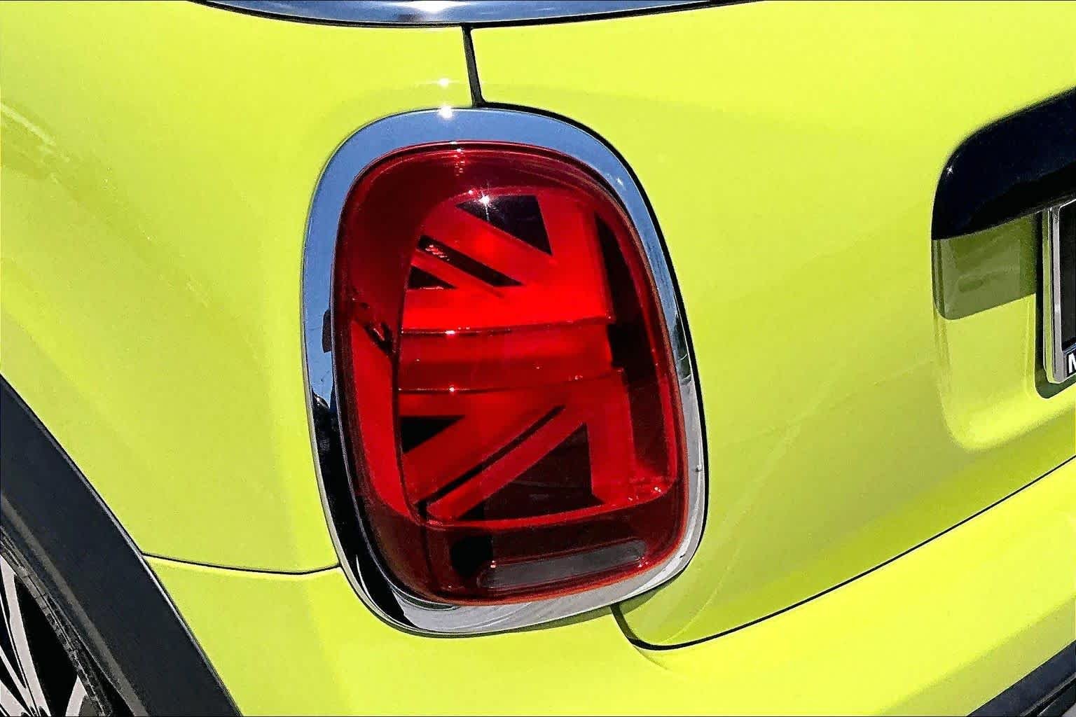 Used 2024 Zesty Yellow MINI Cooper S image 27