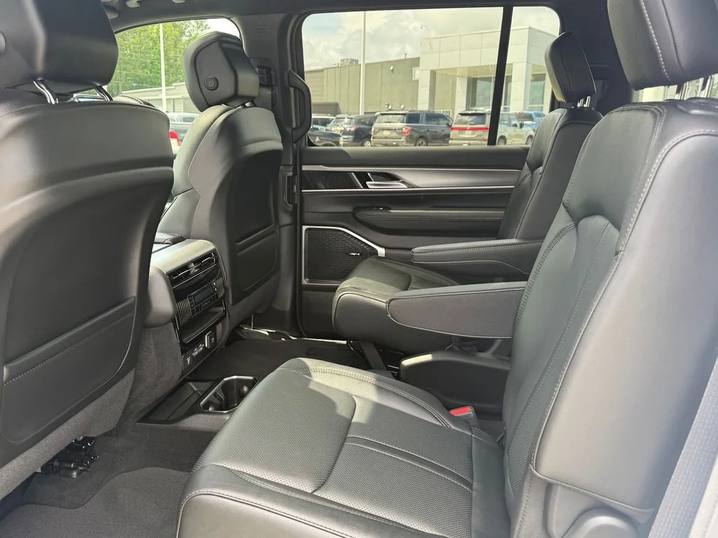 New 2026 Bright White Clearcoat Jeep Upland image 19