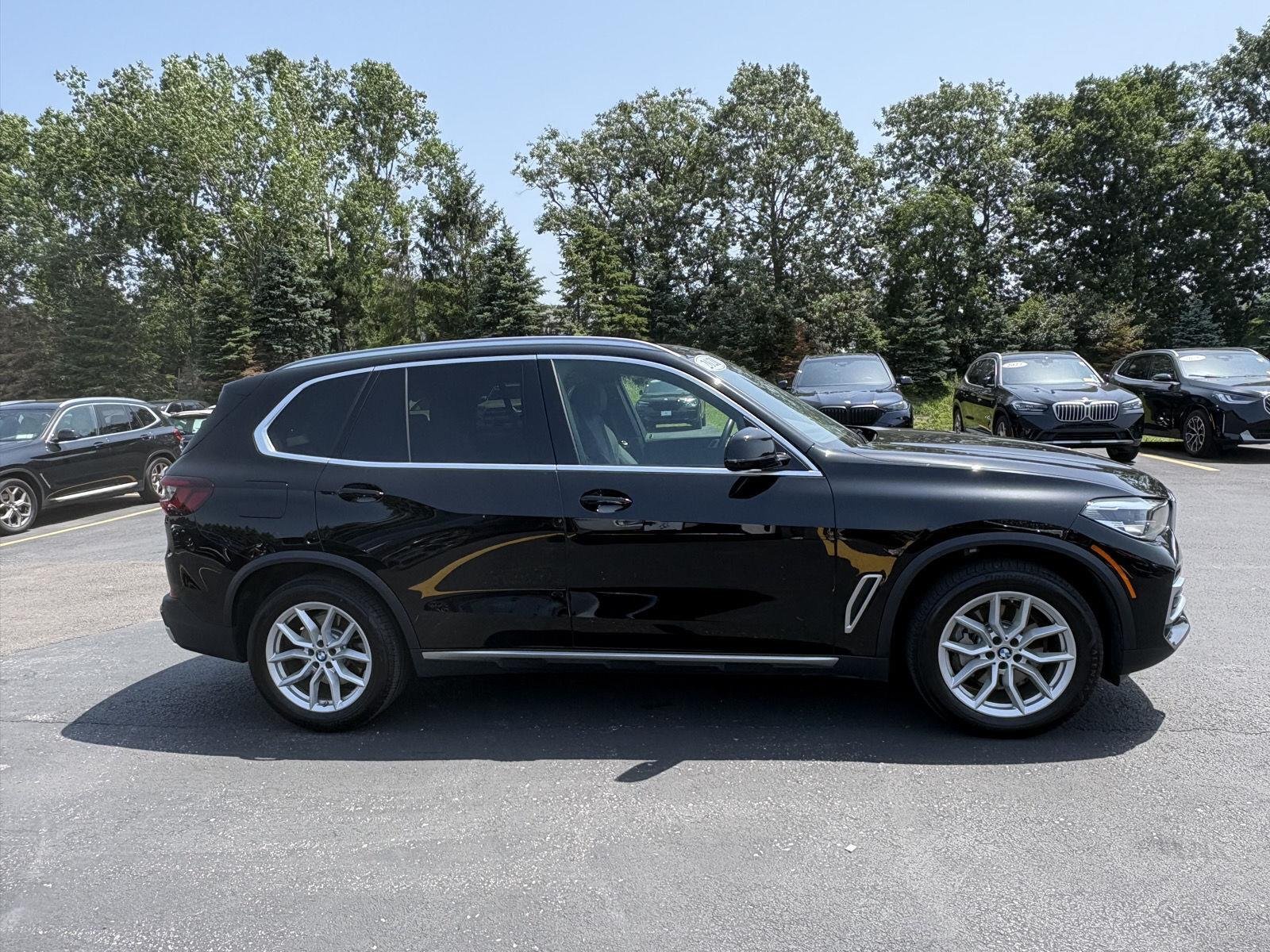 Used 2021 Jet Black BMW xDrive40i image 10