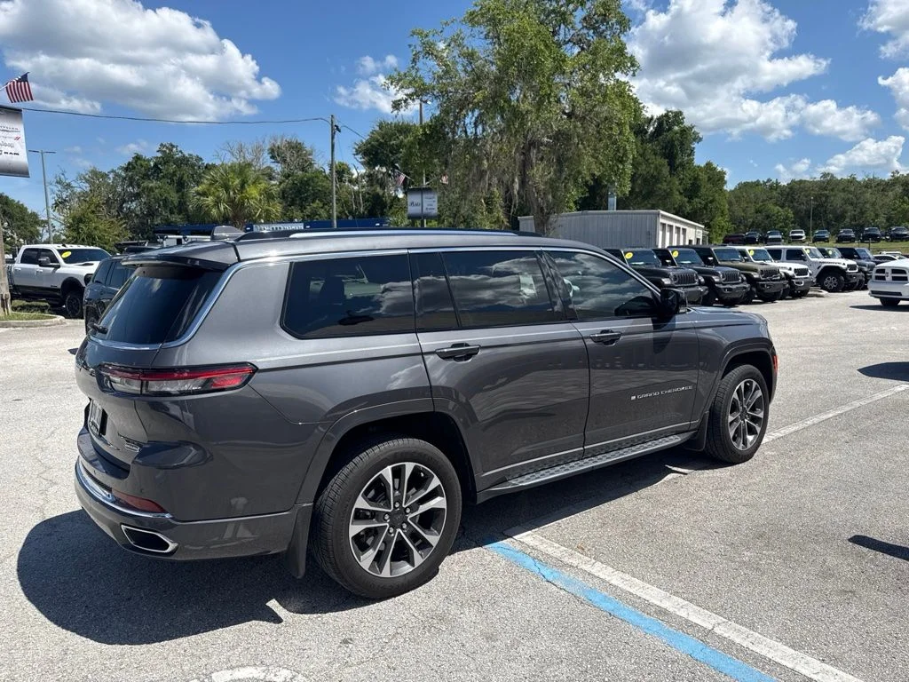 Used 2021 Gray Metallic Jeep Overland image 4