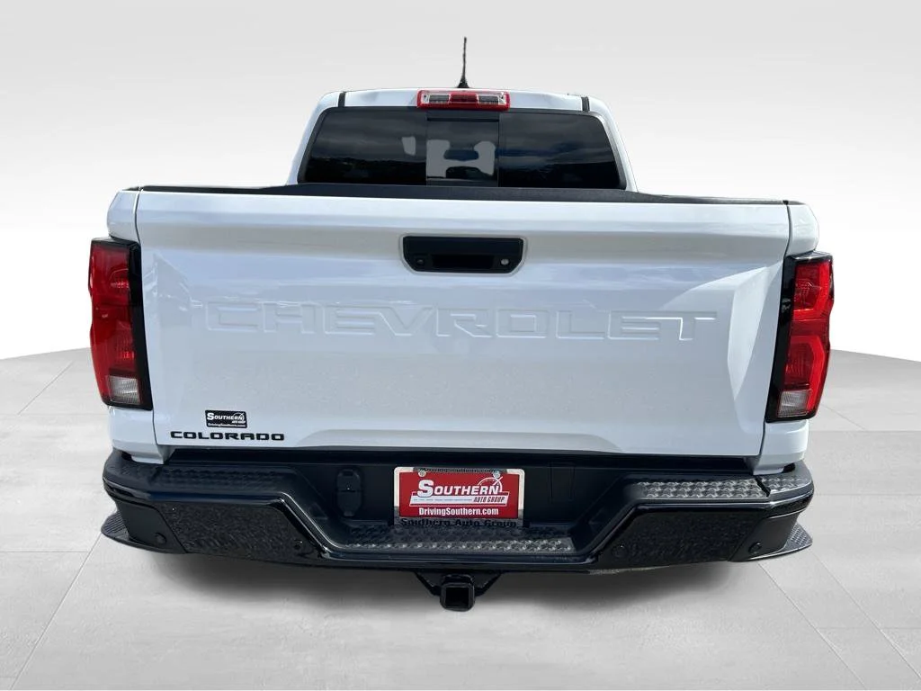 Used 2024 White Chevrolet Z71 image 4