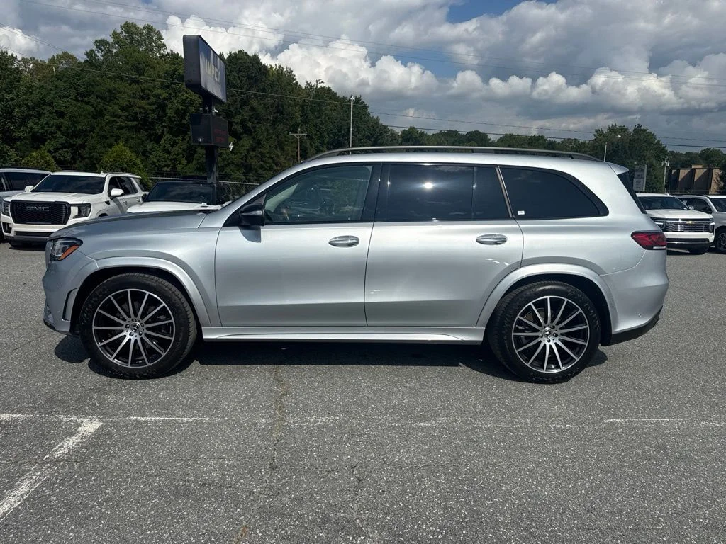 Used 2022  Mercedes-Benz GLS 450 image 2