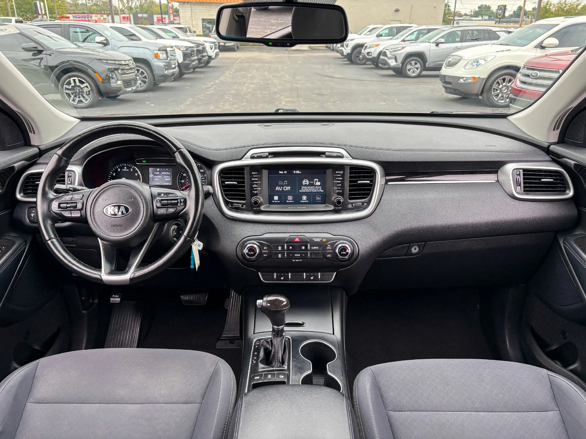 Used 2018 Purple Kia LX image 29