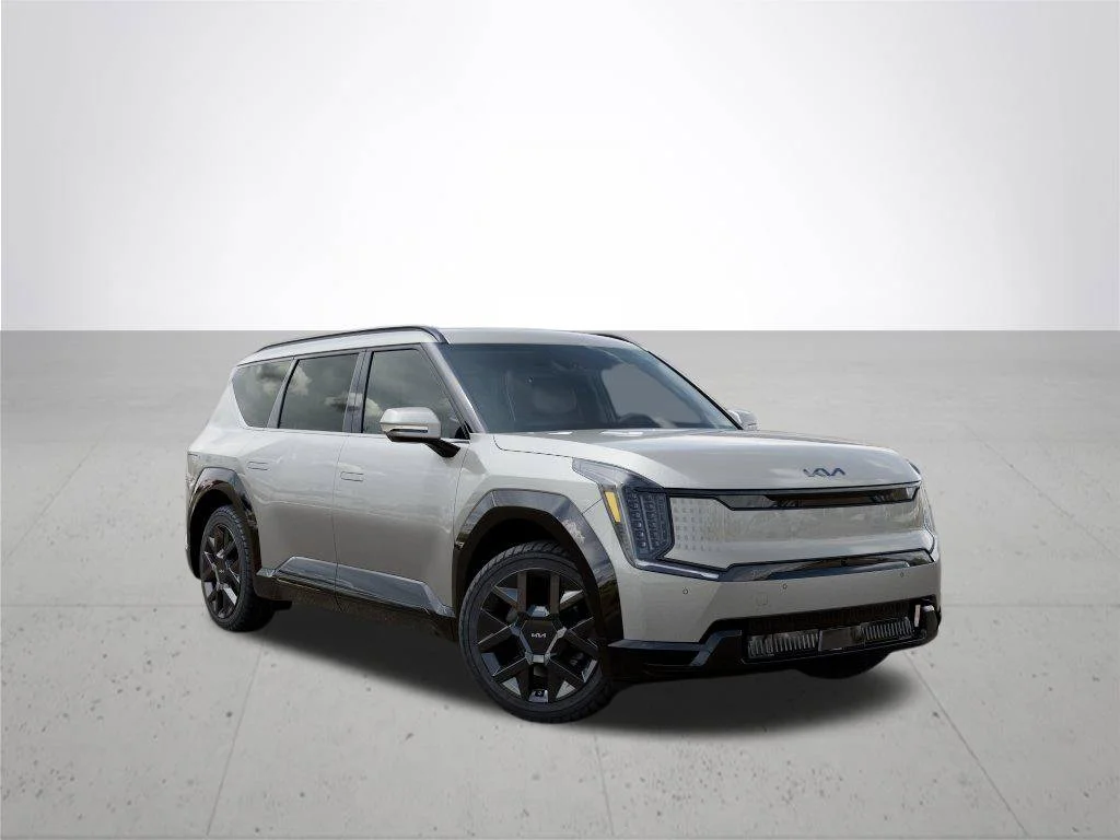 New 2026 Ivory Silver Kia Land AWD image 8