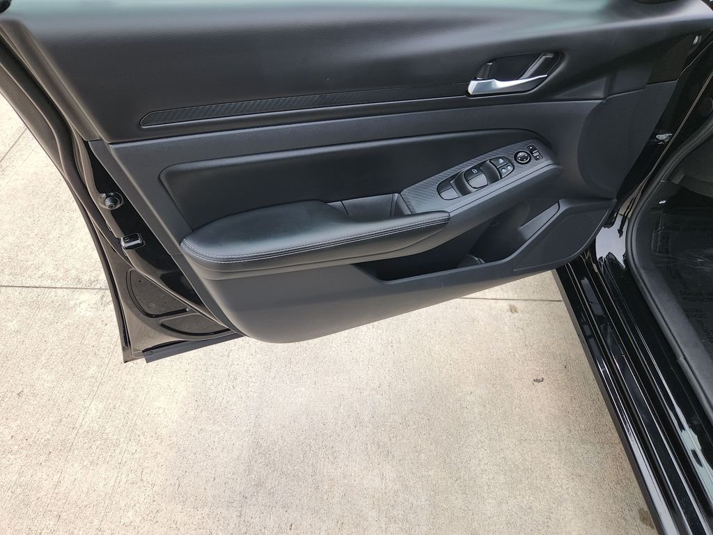 Used 2025 Black Nissan 2.5 SV image 27