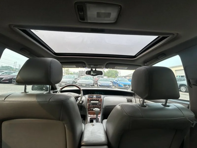 Used 2004 Gray Toyota XLS Sedan 4D image 39