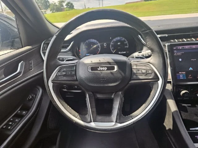 Used 2024 Silver Jeep Limited image 14