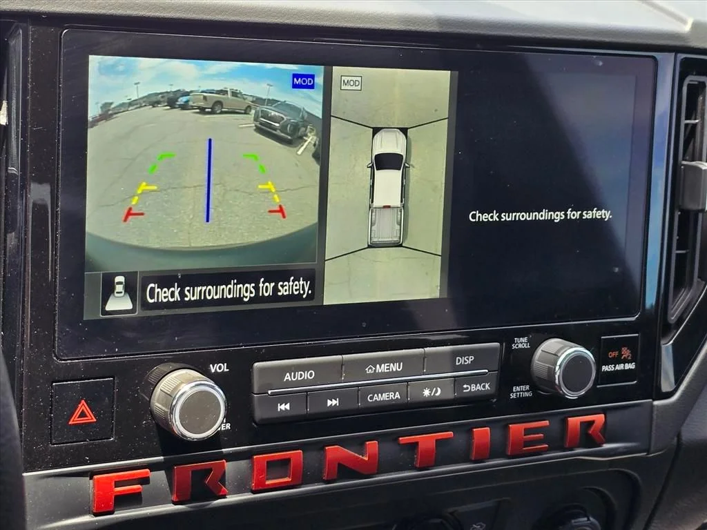 Used 2025 White Nissan PRO-X image 5