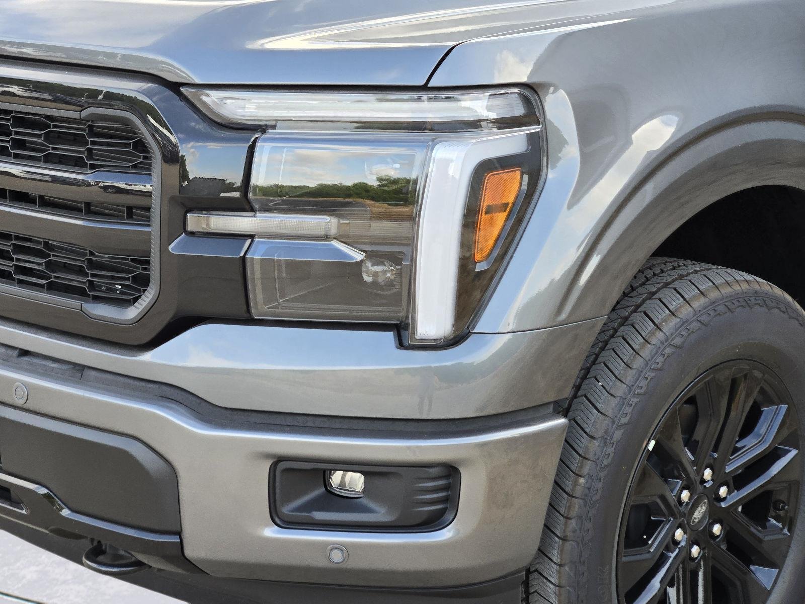 New 2026 Carbonized Gray Metallic FORD Lariat® image 5