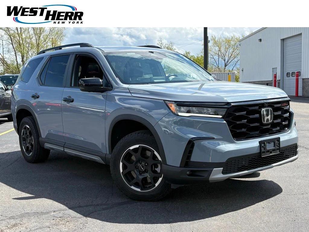 2025 Honda Pilot TrailSport AWD's photo