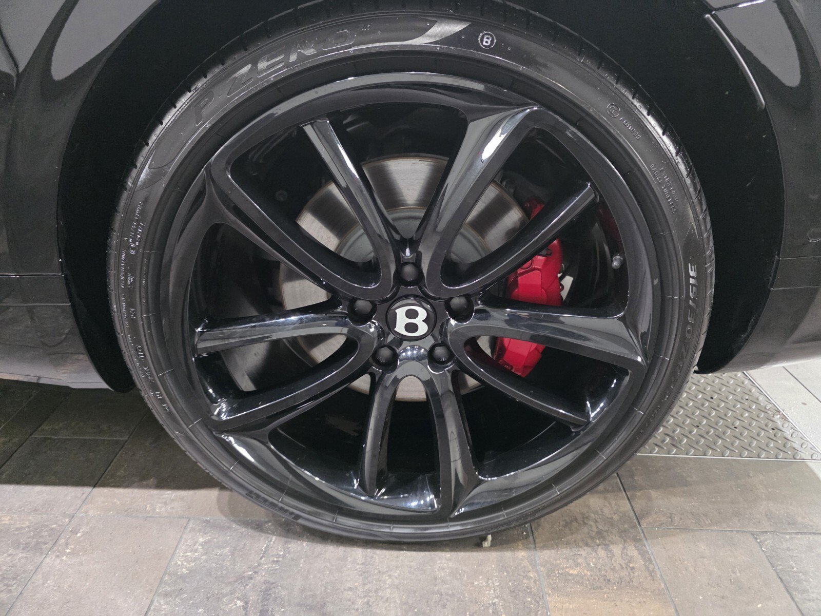 Used 2023 Beluga Bentley GT Azure image 13