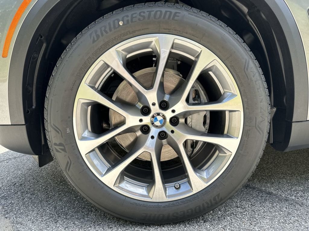 Used 2024 Gray BMW xDrive40i image 32
