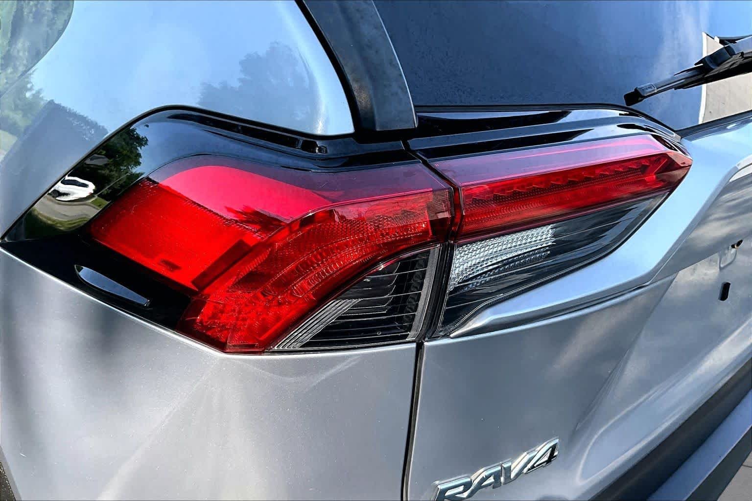 Used 2020 Silver Sky Metallic Toyota XLE image 28