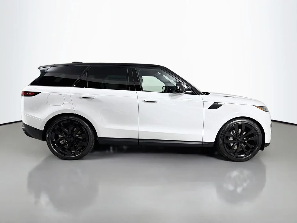 New 2026 Fuji White Land Rover SE image 4