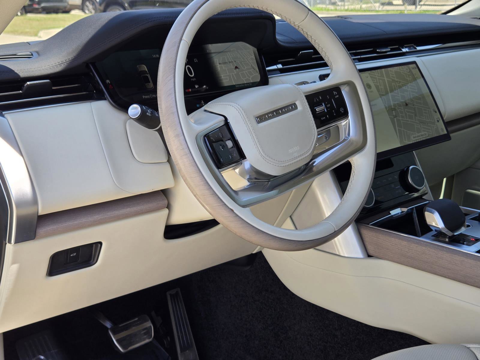 Used 2023 Santorini Black Land Rover SE image 27
