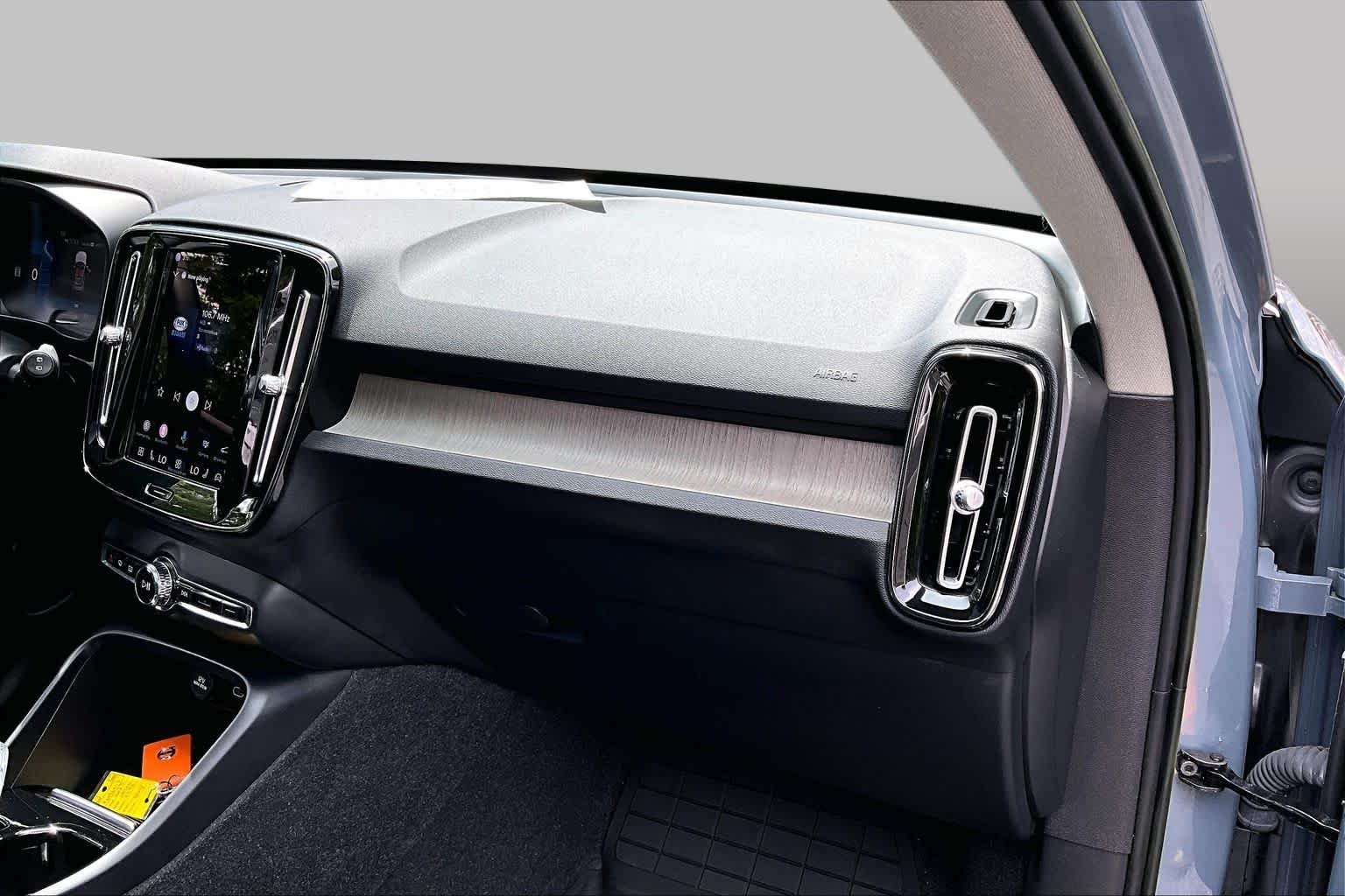 Used 2023  Volvo Plus Bright Theme image 19