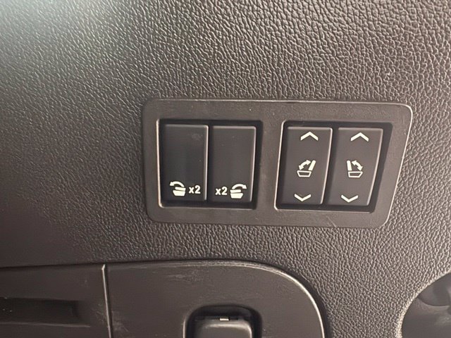 Used 2016 Black GMC SLT image 9