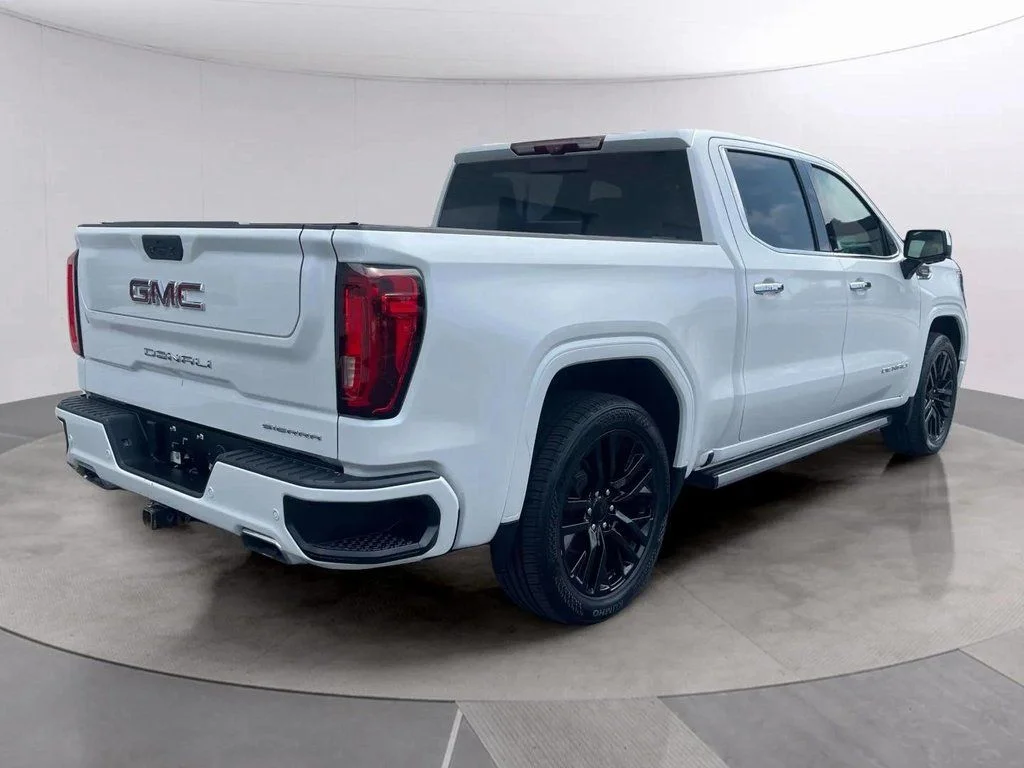 Used 2020 White Frost Tricoat GMC Denali image 5