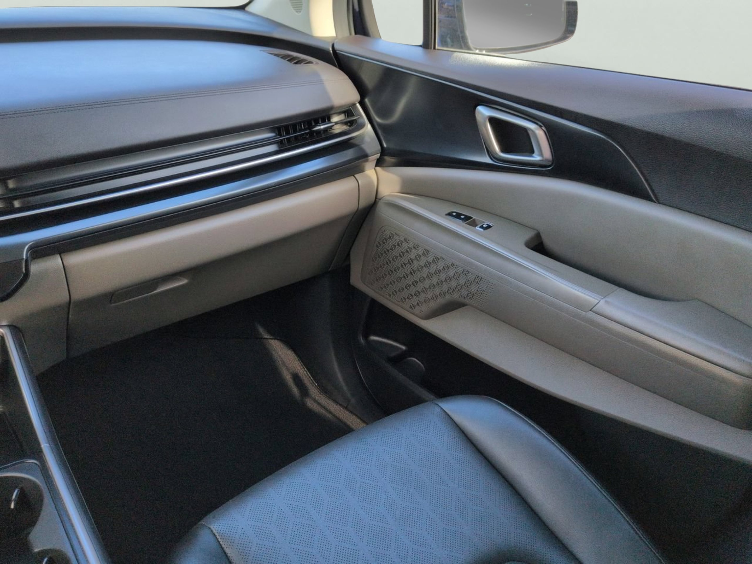 Certified Used 2025 Deep Chroma Blue Kia LXS image 19