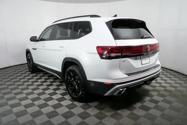 New 2026 Opal White Pearl Volkswagen 2.0T Peak Edition image 4