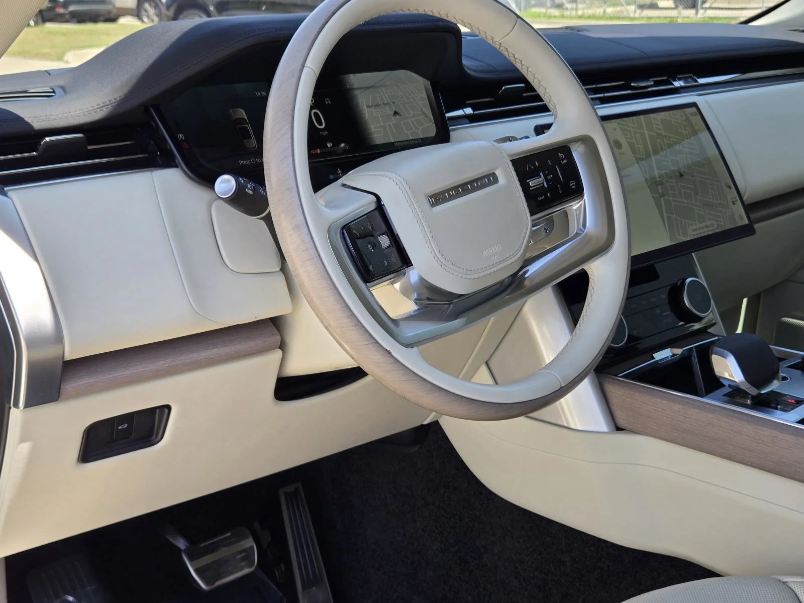 Used 2023 Santorini Black Land Rover SE image 27