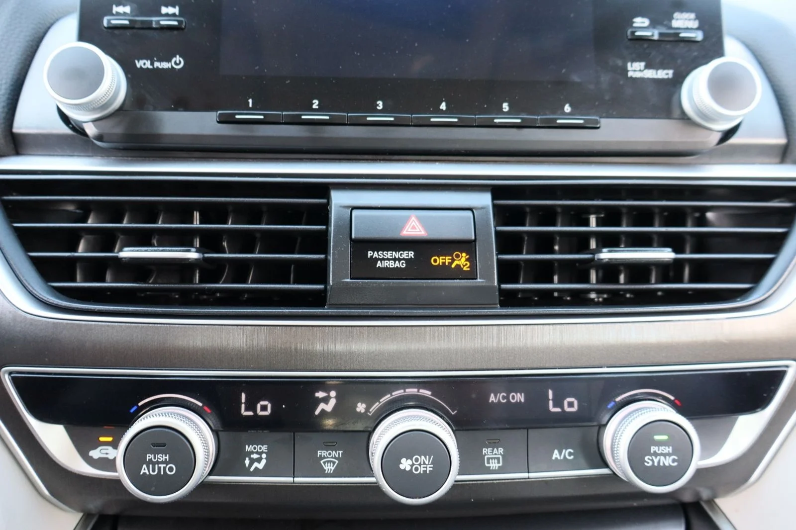 Used 2018 White Honda LX image 22