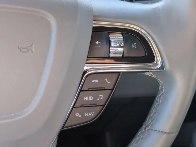 Used 2019 Black Lincoln Reserve image 17