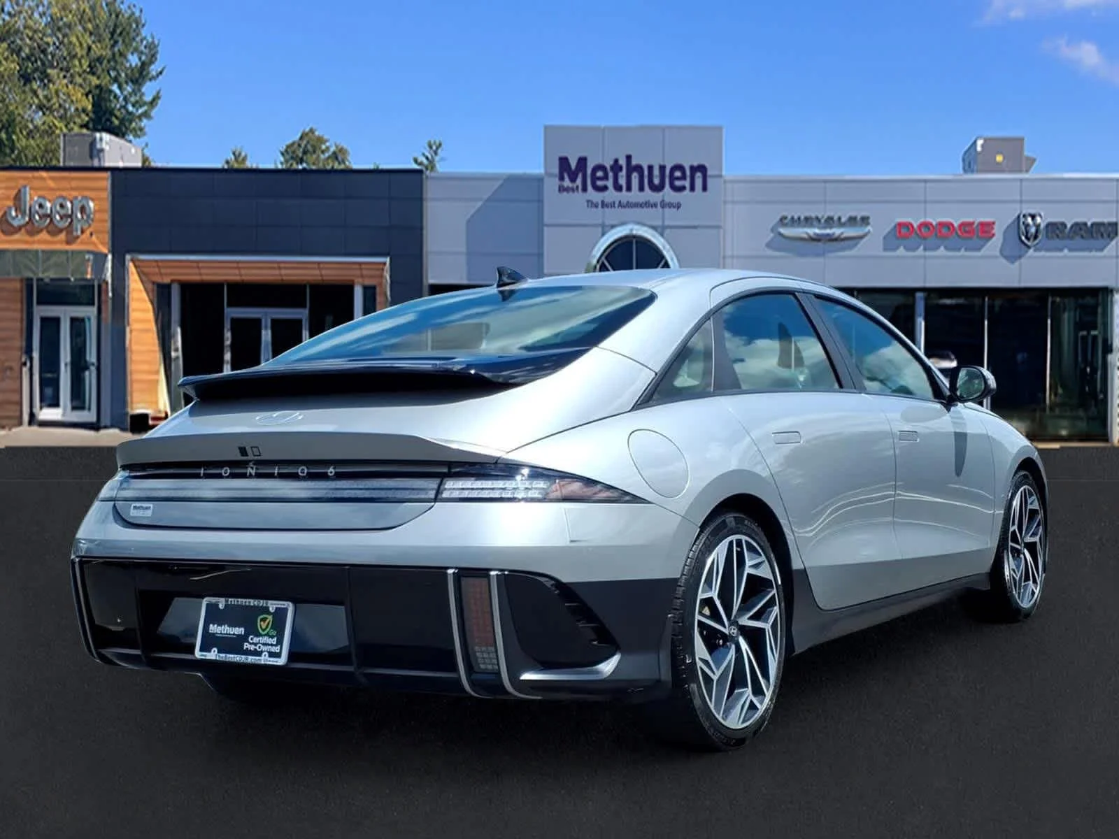 Used 2023 Curated Silver Hyundai SEL image 3