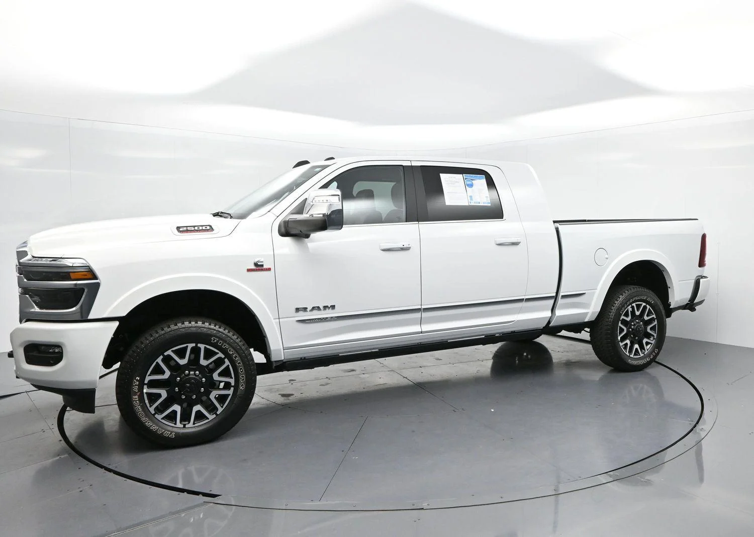 Used 2025 White Ram Limited image 4