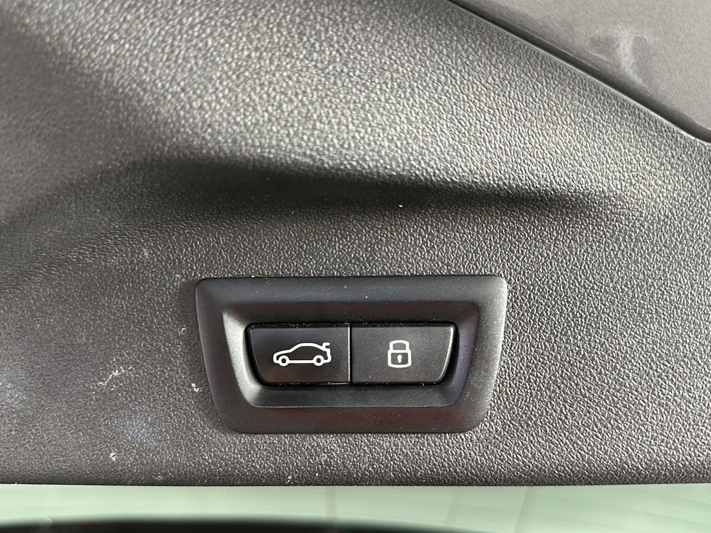 Used 2024 Skyscraper Grey Metallic BMW xDrive40i image 28