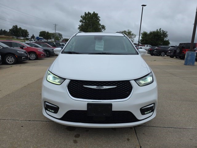 Certified Used 2022 Bright White Clearcoat Chrysler Touring L image 2