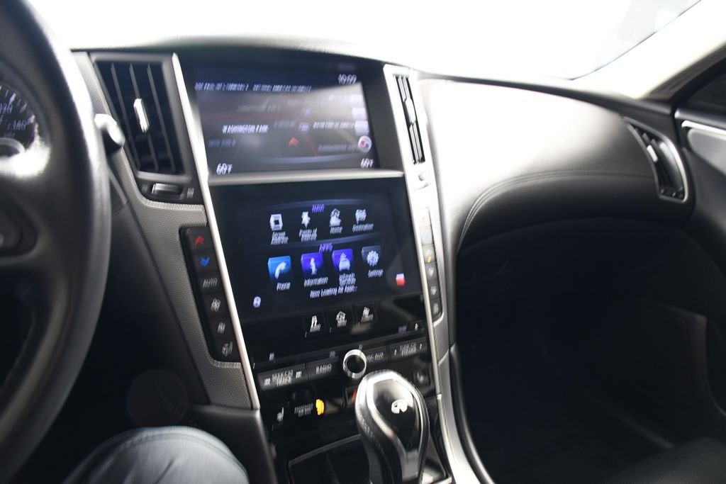 Used 2018 Black Obsidian INFINITI Sport image 31