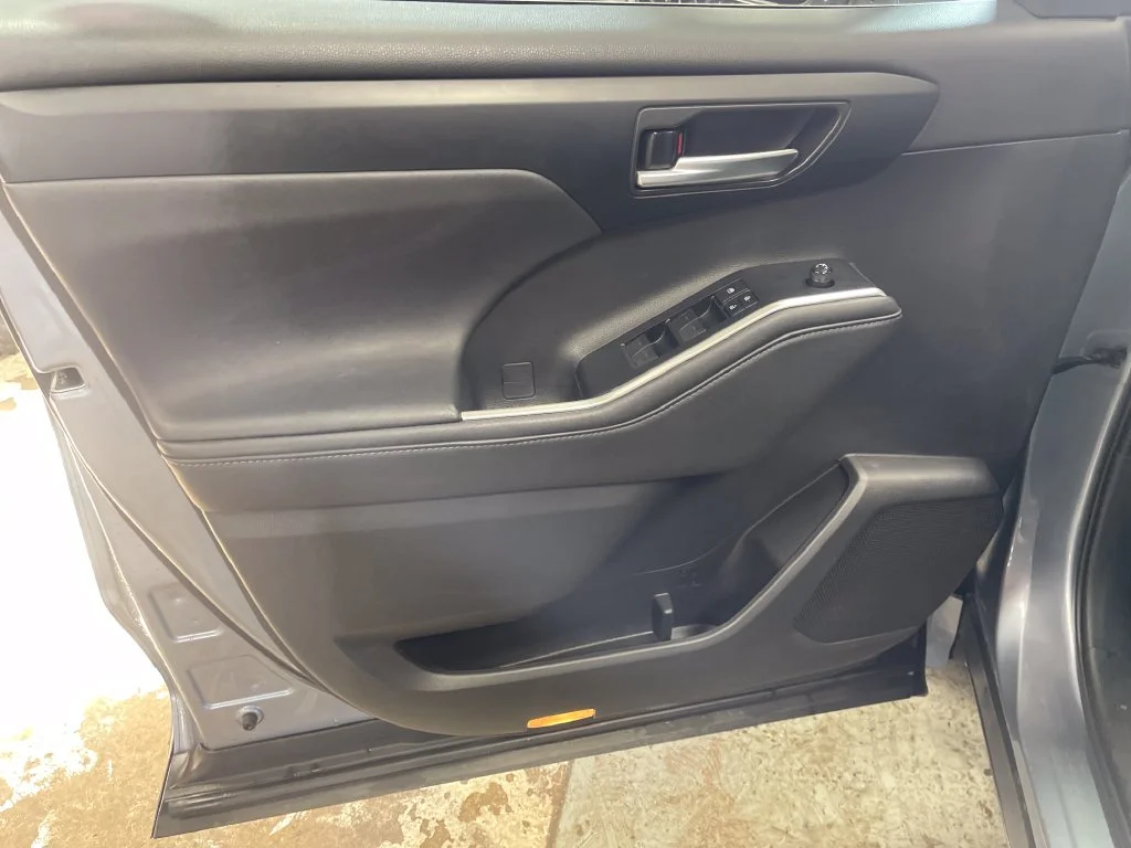 Used 2021  Toyota XLE image 14