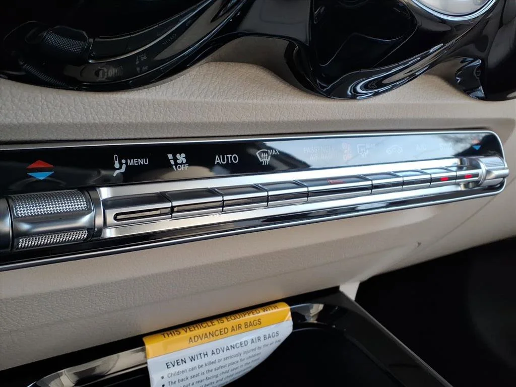 New 2026 Polar White Mercedes-Benz GLB 250 image 45