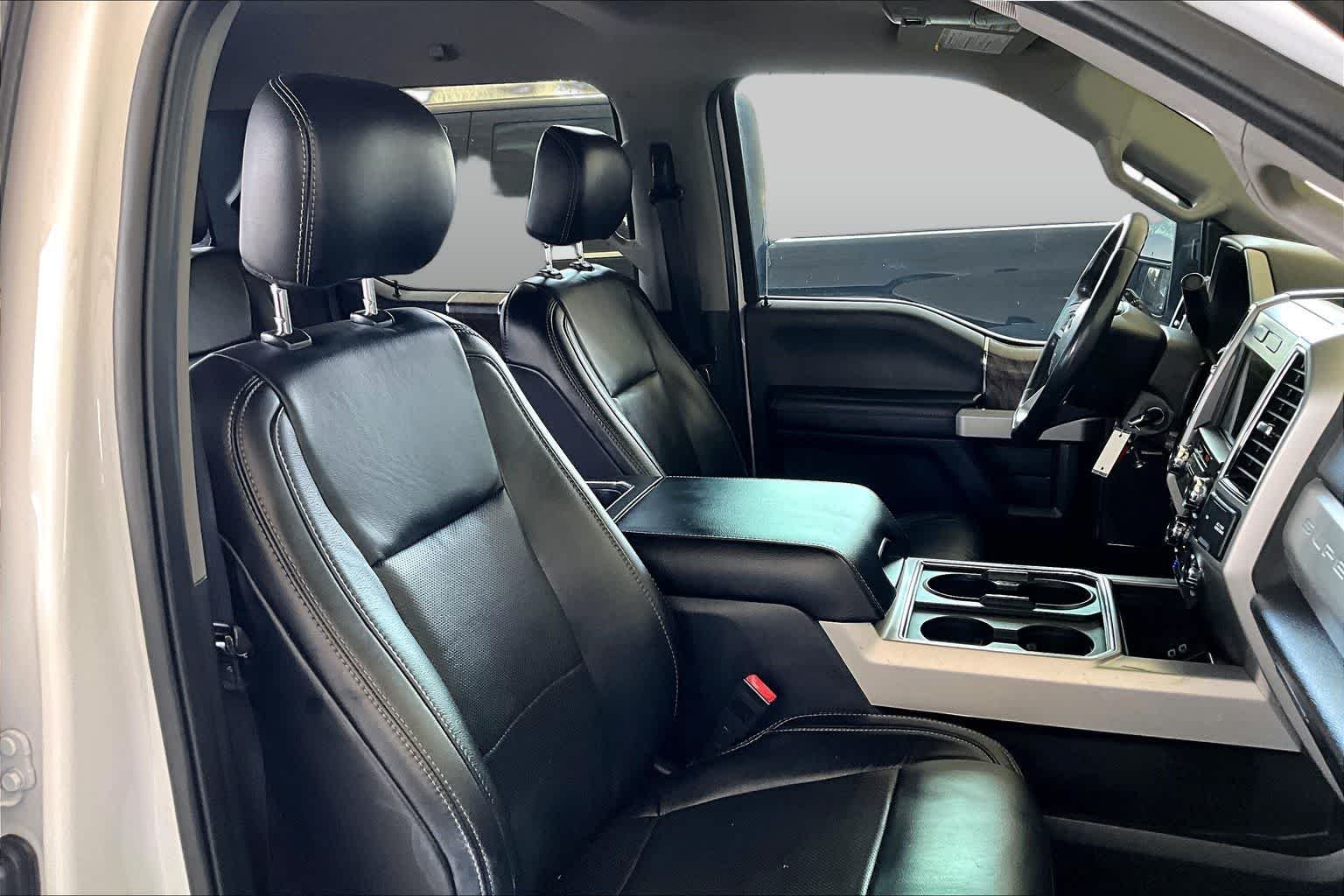 Used 2019 Oxford White Ford LARIAT image 9