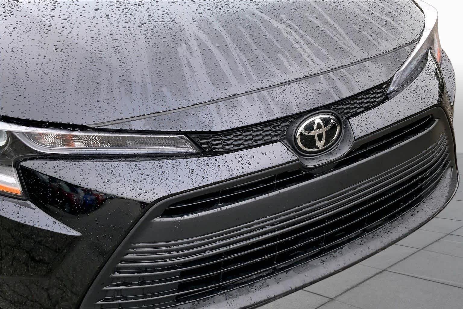 Used 2025 Midnight Black Metallic Toyota LE image 29