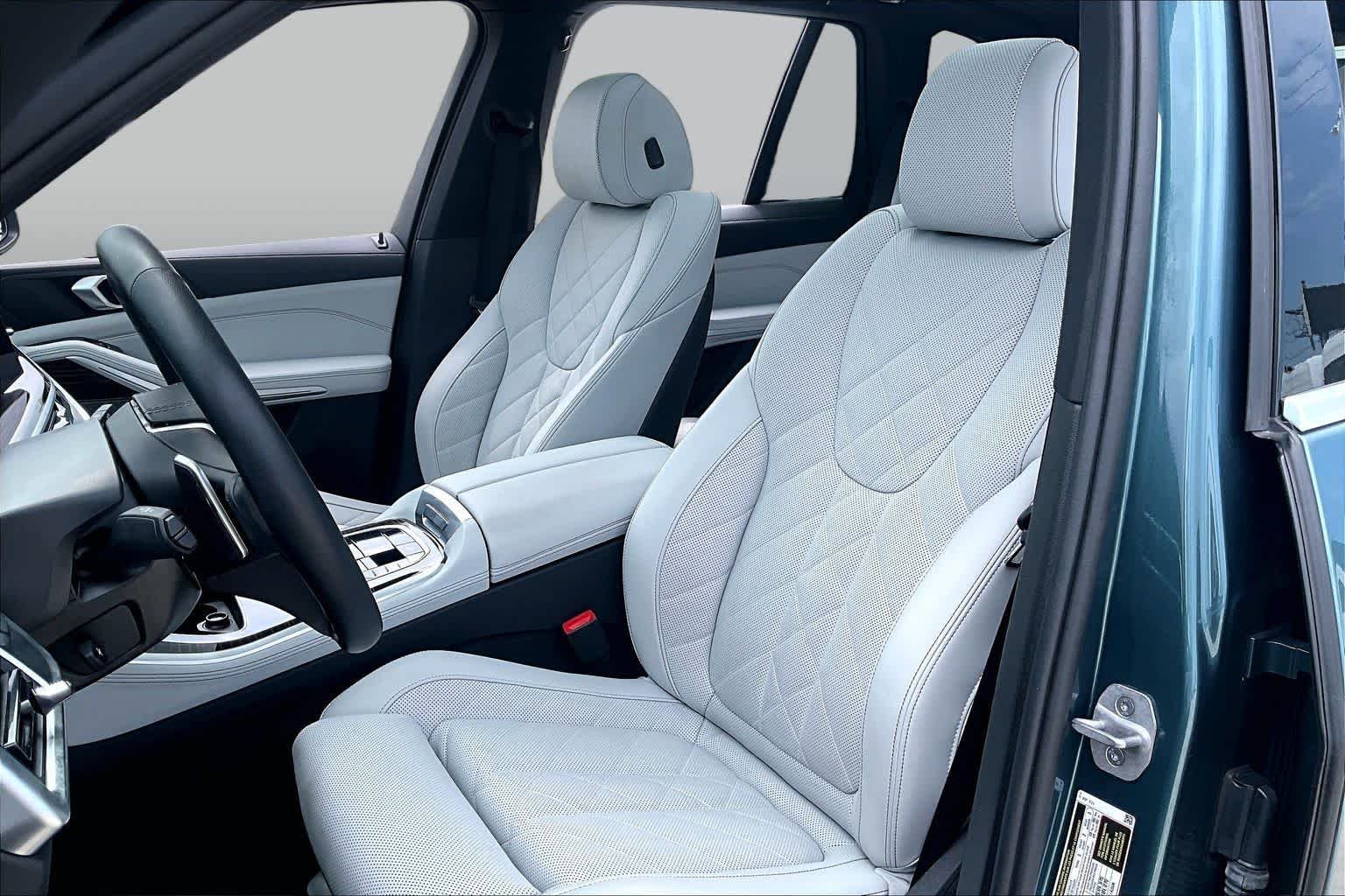 Used 2025 Blue Ridge Mountain Metallic BMW sDrive40i image 7