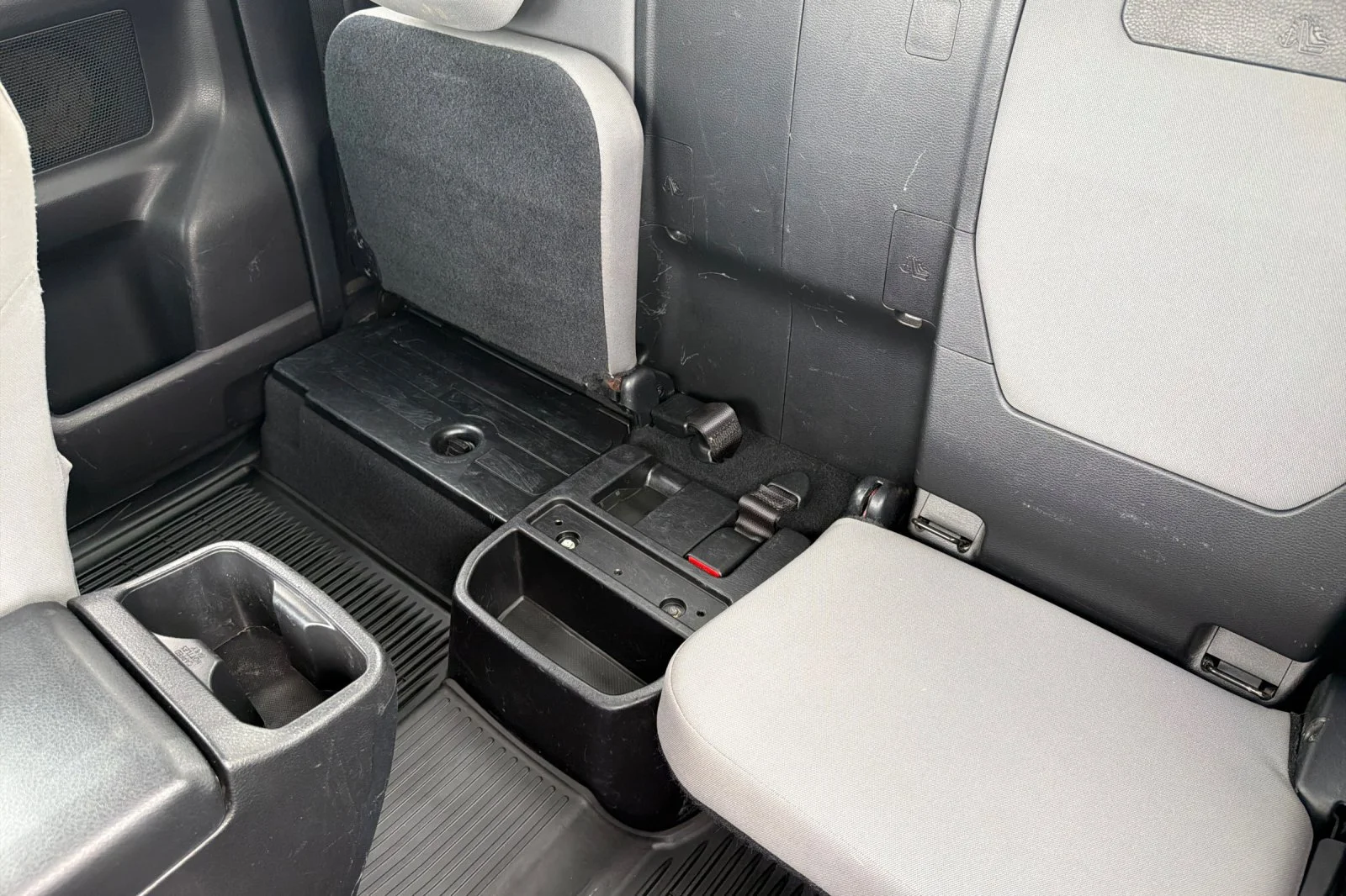 Used 2018 White Toyota SR5 image 16