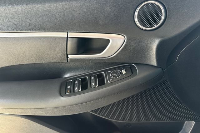 Used 2021 Gray Hyundai SE image 10